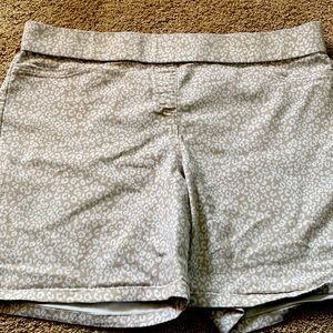 Woman’s 18 Kim Roger’s shorts